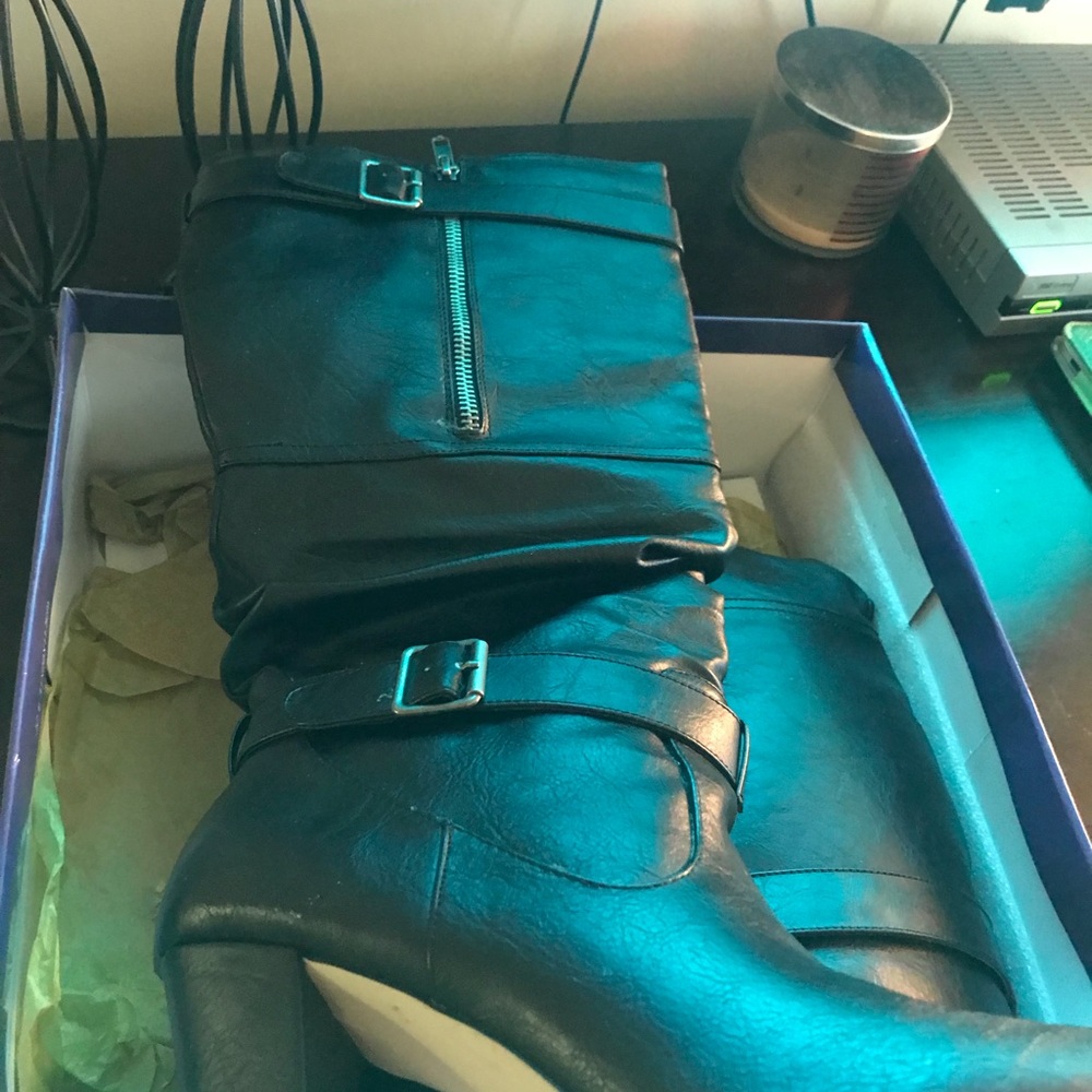 Women’s black medium heel boots size 9.